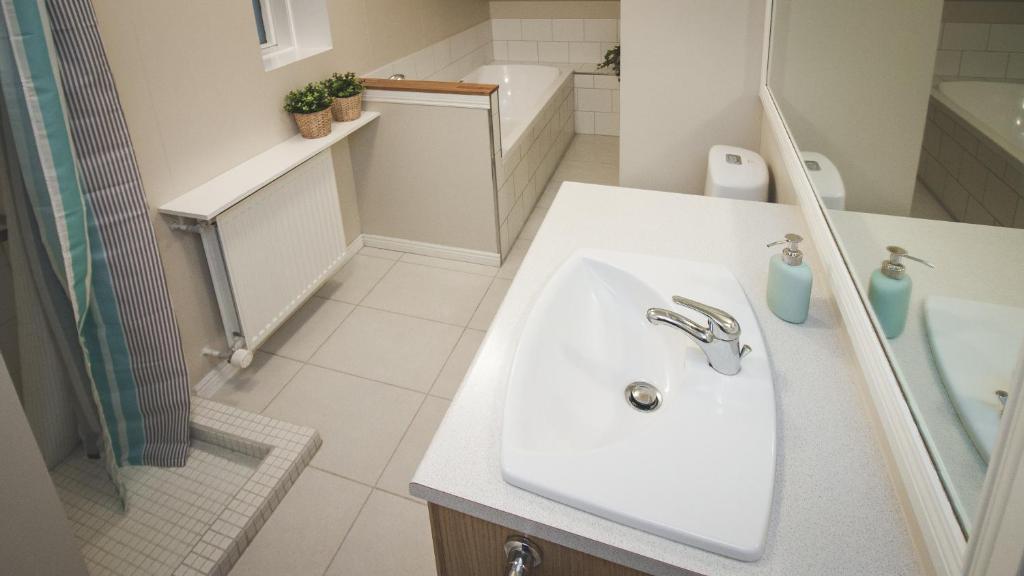 Apartment 19 room 6